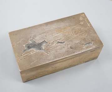 A George V silver mounted rectangular cigarette box, by Goldsmiths &Silversmiths Co. Ltd, London, 1910, the cover with 'cut out' hunting scene, 16.5cm.